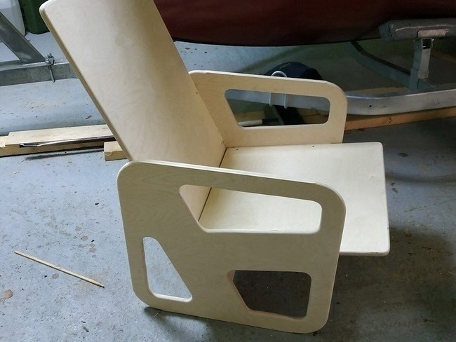 Вариант простого садового кресла из фанеры
