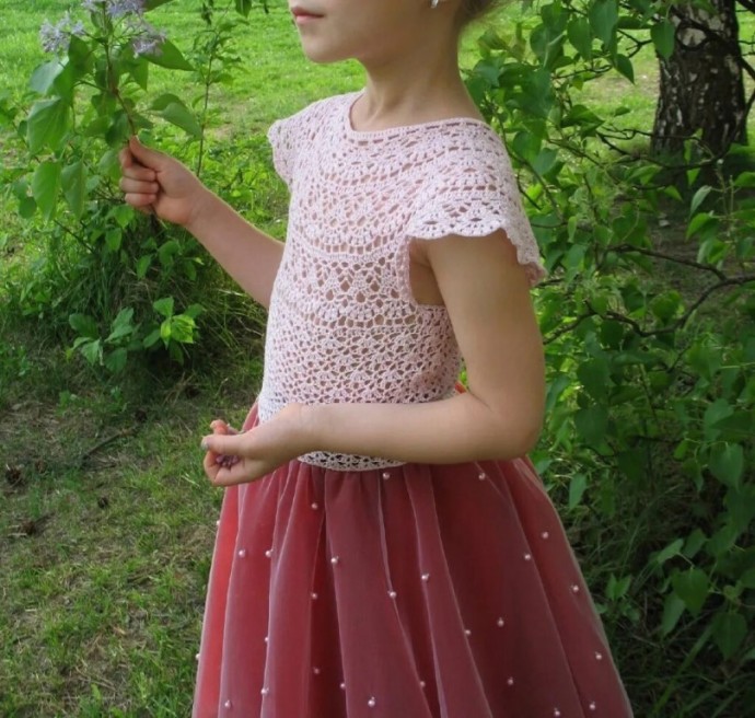 Топ крючком "Весеннее пробуждение" Топ крючком "Весеннее пробуждение"