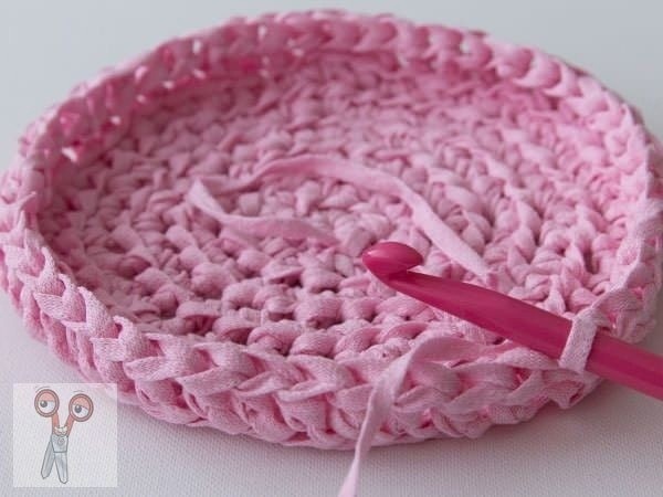 Милая корзинка из трикотажной пряжи