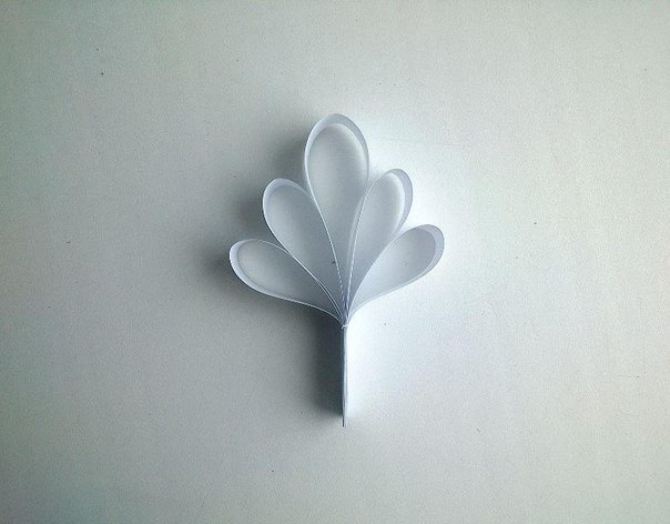 Новогодняя идея для украшения своей комнаты объемными снежинками Новогодняя идея для украшения своей комнаты объемными снежинками