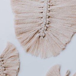 ​Перья в технике макраме