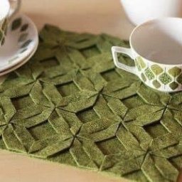 ​Плетеный коврик из фетра