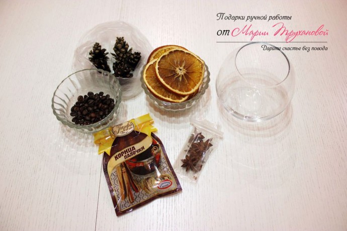 Саше в стеклянной вазе Саше в стеклянной вазе