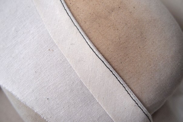 Обработка горловины косой бейкой