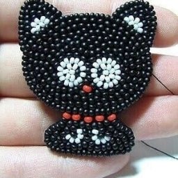 Чёрный котёнок из бисера