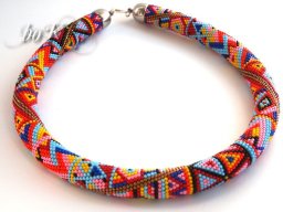 Яркий жгутик из бисера