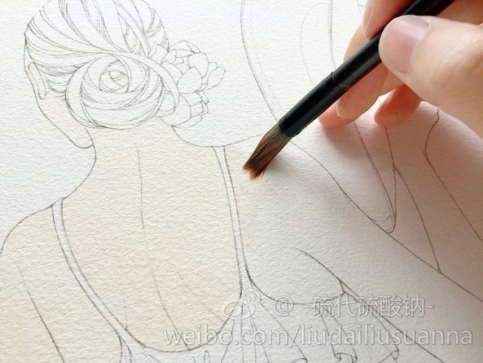 Урок рисования акварелью: девушка со шляпой у кромки моря