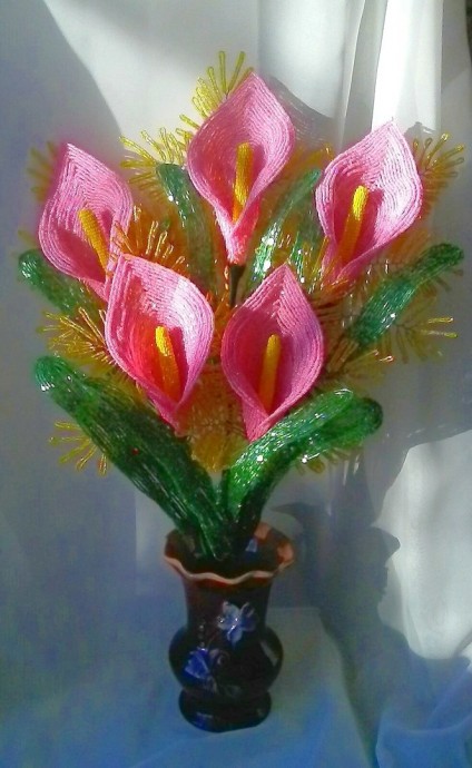 Розовая калла из бисера