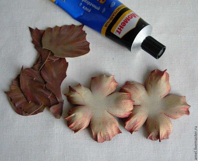 Декор сумки с цветком