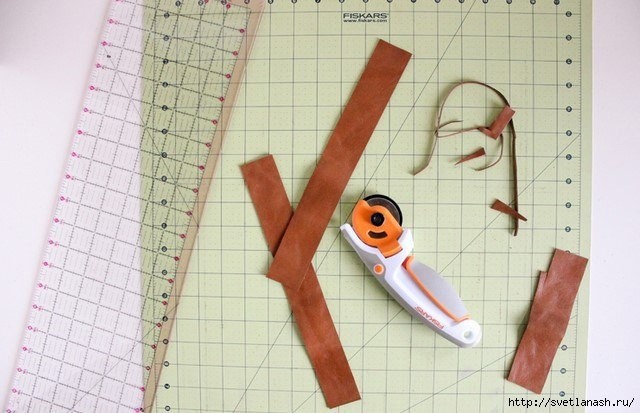 Шарф-снуд с отделкой эко-кожей и кнопками: мастер-класс