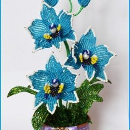 Невероятно красивый голубой цветок из бисера