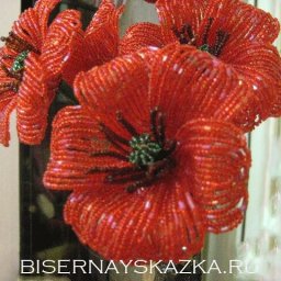 Прекрасная красная лилия из бисера