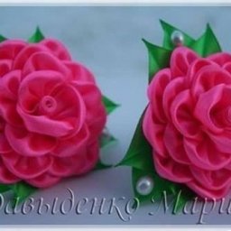 Роза канзаши из круглых лепестков