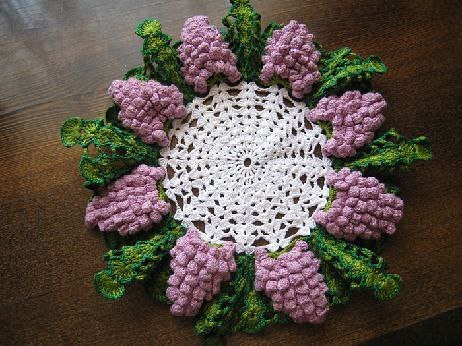 Салфетка виноградная гроздь, вязанная крючком крючком