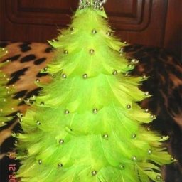 ​Создание ёлочки из перьев