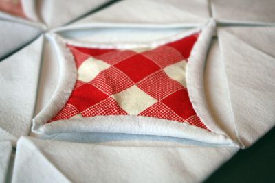 Изумительной красоты подушка с объемными элементами