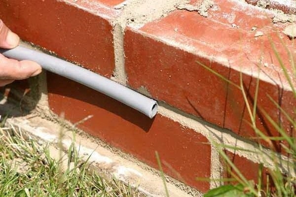 Простой стационарный мангал из кирпича своими руками