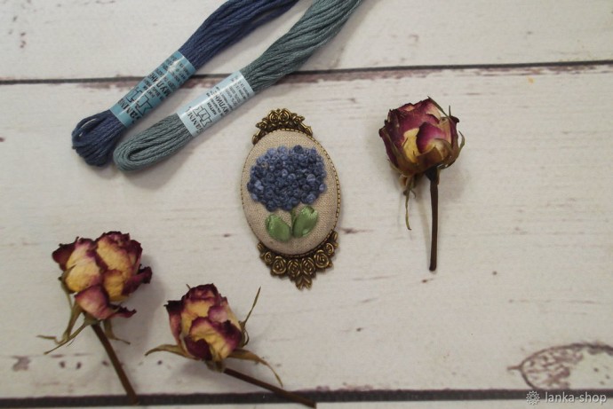 Брошь с вышивкой