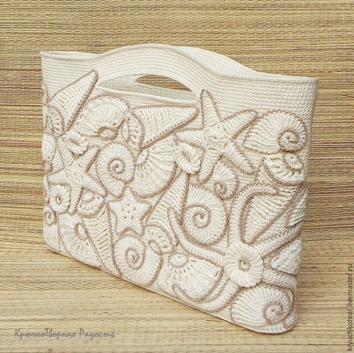 Своеобразная сумка с декором из ракушек и морских звезд