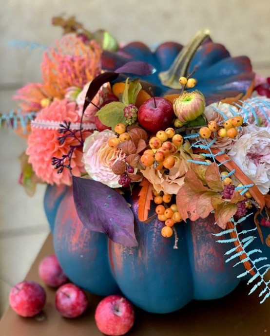 ​Цветочные композиции с вазой из тыквы