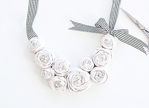 Интересное ожерелье из ткани своими руками