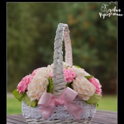 Корзинка из газетных трубочек