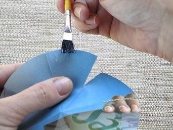 Веночек из журнальных страниц