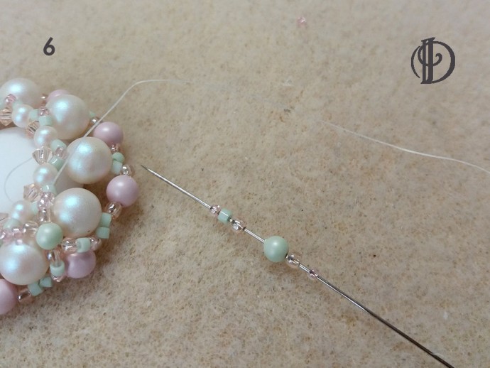 Лунная брошь с кабошоном-лунасофтом Лунная брошь с кабошоном-лунасофтом