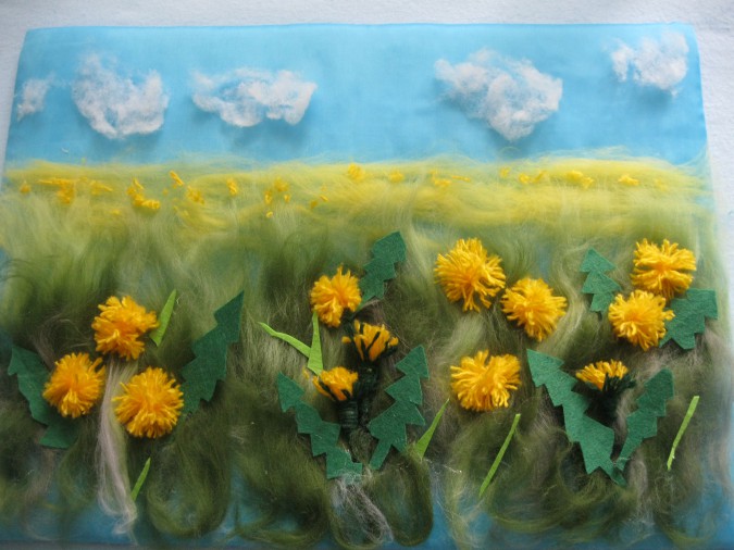 Одуванчики в жёлтых сарафанчиках: шерстяная живопись.