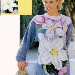 ​Красивый джемпер с цветами яблони