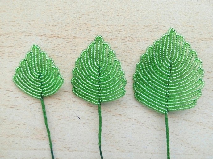 Весенняя композиция из бисера и рубки