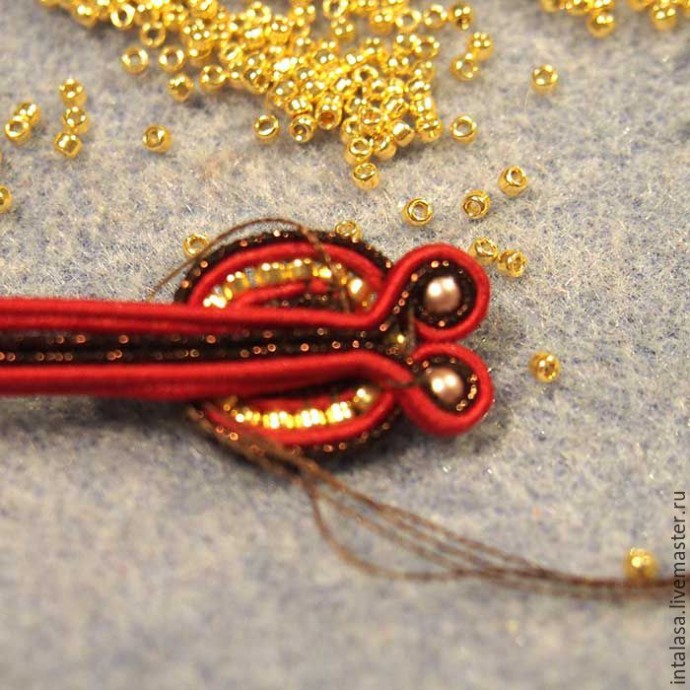 Сутажная брошь "Аленький цветочек"