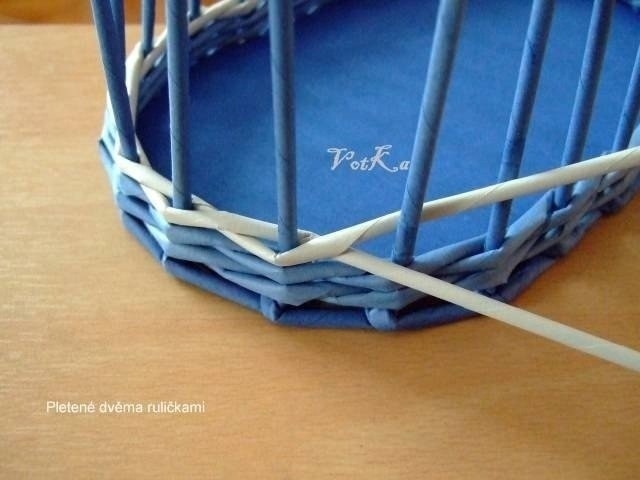 Колясочки из плетеных трубочек Колясочки из плетеных трубочек