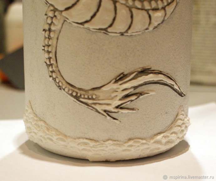 Декор бутылки с драконом