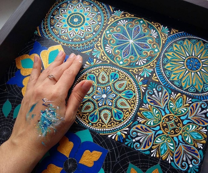 Подносы с ручной росписью от Алины Нуреевой: подавайте еду красиво