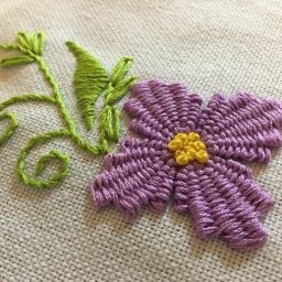Учимся вышивать объемные цветы