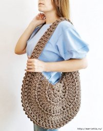 Вместительная сумочка-мешок из толстой пряжи