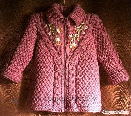 Женская блузка и детское пальтишко и штанишки с вышивкой одинаковым узором