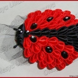 ​Божья коровка из атласных лент