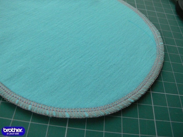 Как сделать повороты при работе на оверлоке