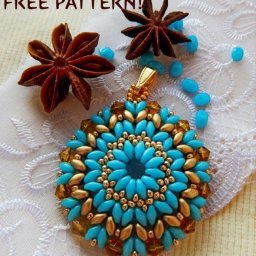 Красивый кулон из супердуо