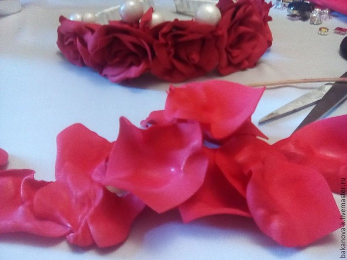 Оформление тыльной части цветочного ободка