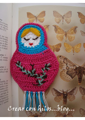 Вязаные закладки: русские матрешки