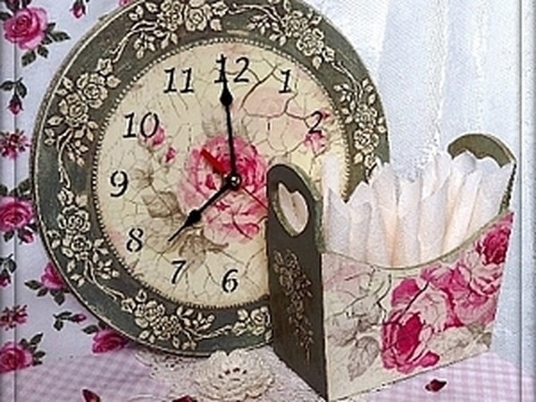 Часы под старину с розами