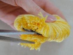 Цыпленок из помпонов