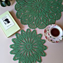 ​Два варианта салфеток на основе одной схемы