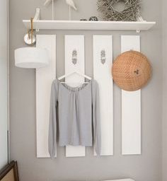 ​Идеи минималистичных деревянных вешалок
