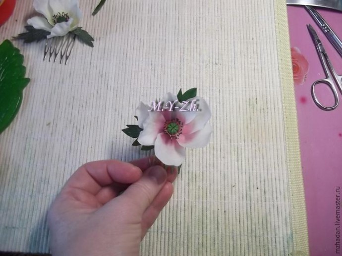 Гребень для волос с цветком мака