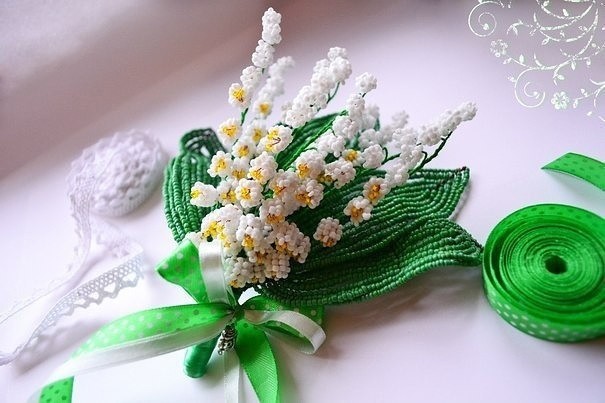 Ландыши из бисера: мастер-класс