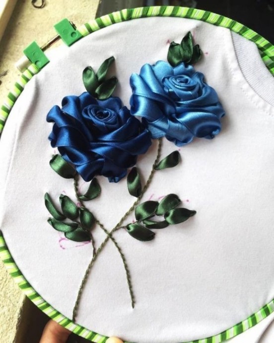 ​Вышивка лентами: вся прелесть цветов